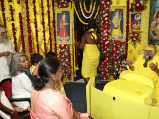 राष्ट्रपति द्रौपदी मुर्मू ने संत प्रेमानंद महाराज से मुलाकात की, आध्यात्मिक चर्चा की