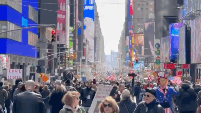 नो किंग्स रैलियां : अमेरिका और यूरोप में ट्रंप की नीतियों व ईरान युद्ध के खिलाफ गूंजा विरोध