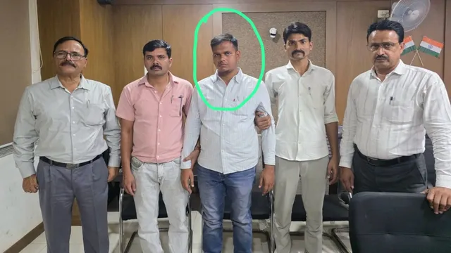 भोपाल में उदयपुरा नगर परिषद उपयंत्री और सहायक ग्रेड दो कर्मचारी दो लाख रुपये की रिश्वत लेते रंगे हाथ पकड़े गए