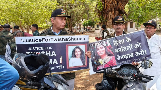 पूर्व सैनिकों ने भोपाल में बाइक रैली निकाली : ट्विशा शर्मा के लिए न्याय मांगा