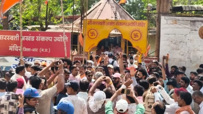 भोजशाला को मंदिर घोषित किए जाने के बाद लगा श्रद्धालुओं का तांता, हालात शांतिपूर्ण