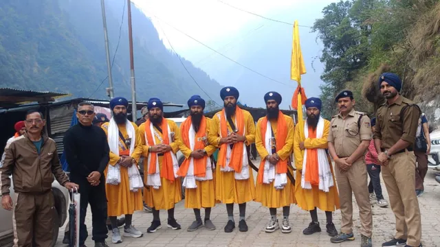 हेमकुंड साहिब का पहला जत्था गोविंदघाट से रवाना