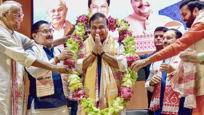 हिमंत ने असम के मुख्यमंत्री के रूप में लगातार दूसरे कार्यकाल के लिए शपथ ली