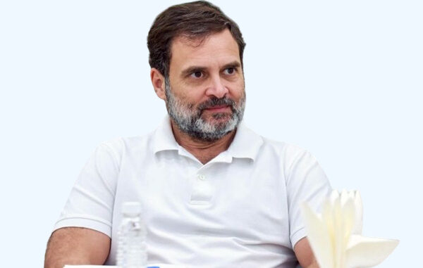 राहुल गांधी के दौरे से पहले अमेठी में छिड़ा पोस्टर युध्द, भाजपा और कांग्रेस के बीच आरोप-प्रत्यारोप