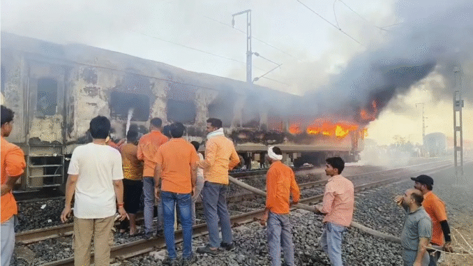 दिल्ली जा रही राजधानी एक्सप्रेस के एसी डिब्बे में रतलाम में लगी आग, सभी 68 यात्री सुरक्षित