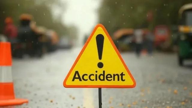 भिंड में दो मोटरसाइकिलों की टक्कर, दंपति समेत तीन की मौत