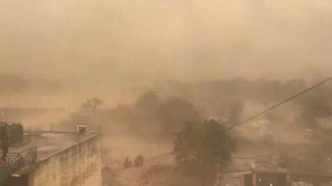 उप्र में आंधी-तूफान जनित दुर्घटनाओं में 56 लोगों की मौत, योगी का 24 घंटे में राहत पहुंचाने का आदेश