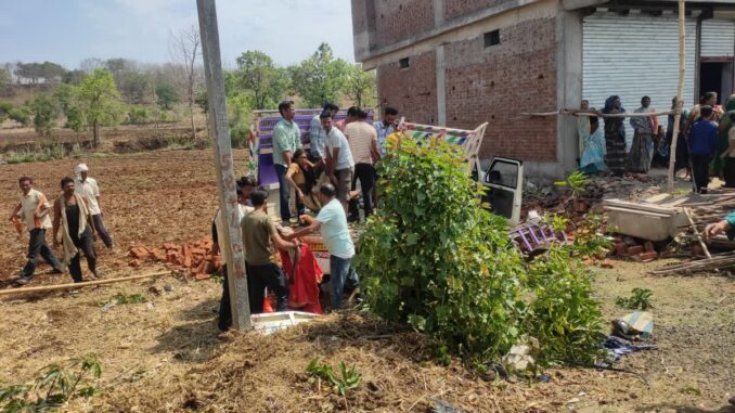छिंदवाड़ा में ट्रक और वैन की टक्कर में चार लोगों की मौत, सात घायल
