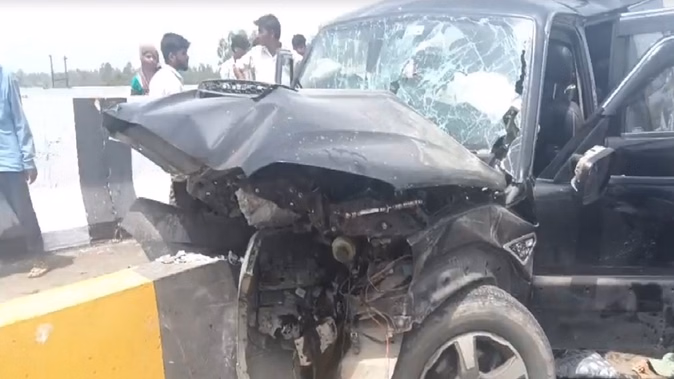 गंगा एक्सप्रेस-वे पर एसयूवी डिवाइडर से टकराई, एक ही परिवार के तीन लोगों की मौत