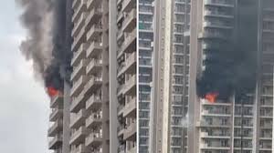 नोएडा की आवासीय इमारत में लगी आग, मुख्यमंत्री ने राहत एवं बचाव अभियान में तेजी लाने के निर्देश दिए