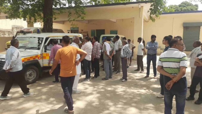मुरैना में सड़क किनारे खड़े तीन लोगों को कार ने रौंदा, मौत
