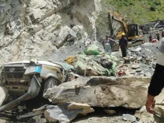 हिमाचल प्रदेश में वाहन पर चट्टानों के गिरने से 13 लोगों की मौत