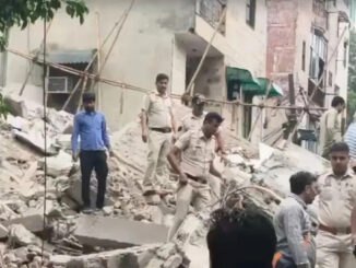 दिल्ली रोहिणी हादसा : इमारत ढहने की घटना में मरने वालों की संख्या बढ़कर तीन हुई, प्राथमिकी दर्ज