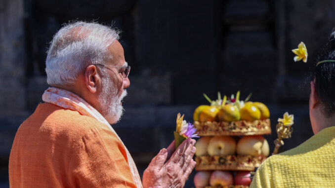 प्रधानमंत्री मोदी, राष्ट्रपति प्रबोवो के साथ प्रम्बानन मंदिर गए