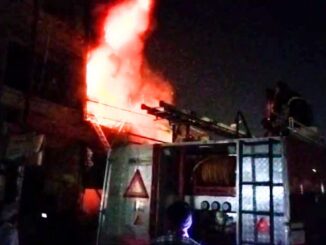 दिल्ली : जनकपुरी में इलेक्ट्रॉनिक सामान के बहुमंजिला शोरूम में आग लगी; लाखों का सामान जलकर खाक हुआ