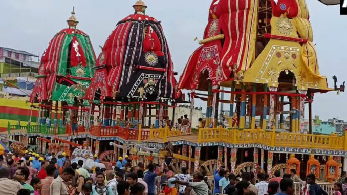 अहमदाबाद में कड़ी सुरक्षा के बीच जगन्नाथ रथ यात्रा शुरू: अमित शाह और पटेल अनुष्ठानों में शामिल हुए