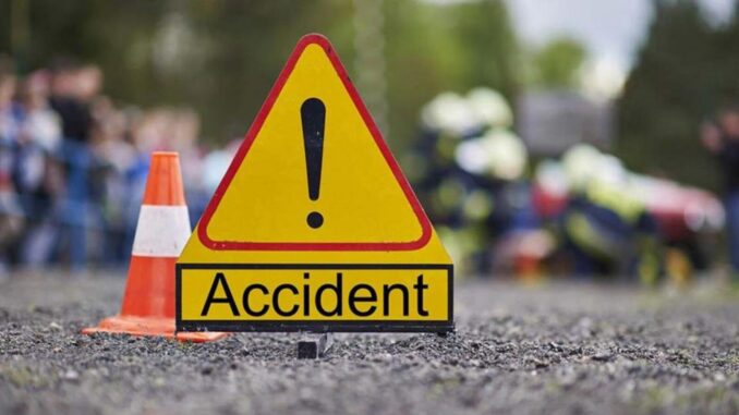 बैंक शाखाओं में नकदी पहुंचाने वाली वैन ने मोटरसाइकिल को रौंदा, दो लोगों की मौत