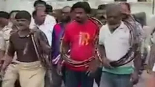छिंदवाड़ा में चोरी के शक में तीन युवकों के गले में कंटीले तार डालकर घुमाया गया