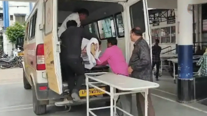 मंडला में एम्बुलेंस में ऑक्सीजन खत्म होने से मरीज़ की मौत; जांच के आदेश