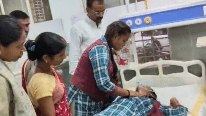भाजपा की तिरंगा यात्रा के दौरान गर्मी-उमस और पानी की कमी से 12 छात्र बीमार
