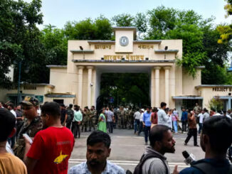 झारखंड: भर्ती परीक्षा रद्द होने के विरोध में सफल उम्मीदवारों का सचिवालय के बाहर प्रदर्शन