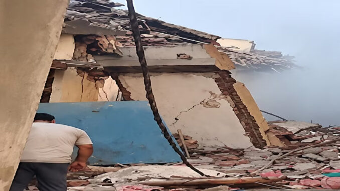 रसोई गैस सिलेंडर में विस्फोट से ढहा मकान, चार लोगों की मौत