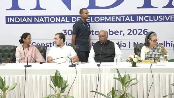 आगामी चुनावों में एसआईआर से पहले की मतदाता सूची और ईवीएम की जगह मत पत्र का इस्तेमाल हो : खरगे