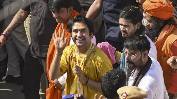 बाबा बागेश्वर की हिंदू एकता यात्रा में शामिल छह से अधिक महिलाओं के आभूषण चोरी