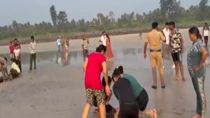 महाराष्ट्र : समुद्र में डूबने से आठ छात्रों की मौत के बाद आलंदी में शोक की लहर