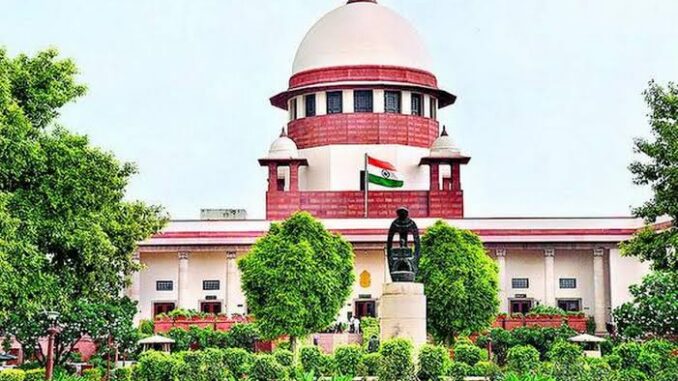 सीईसी की अगुवाई वाले निर्वाचन आयोग के फैसलों को चुनौती देने वाली याचिका पर केंद्र और आयोग को नोटिस