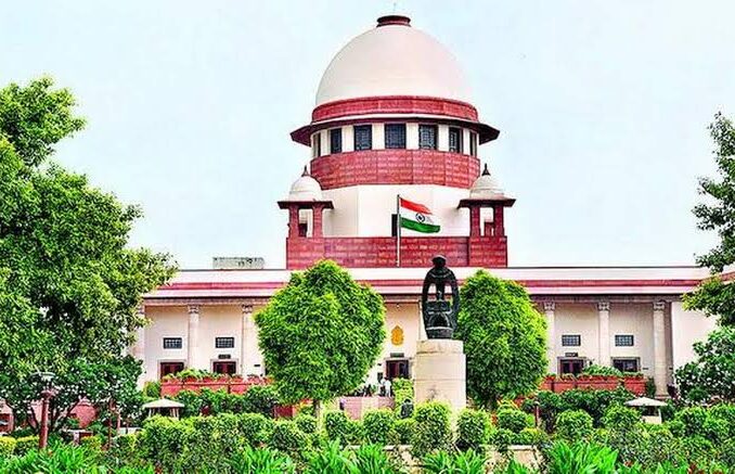 सीईसी की अगुवाई वाले निर्वाचन आयोग के फैसलों को चुनौती देने वाली याचिका पर केंद्र और आयोग को नोटिस